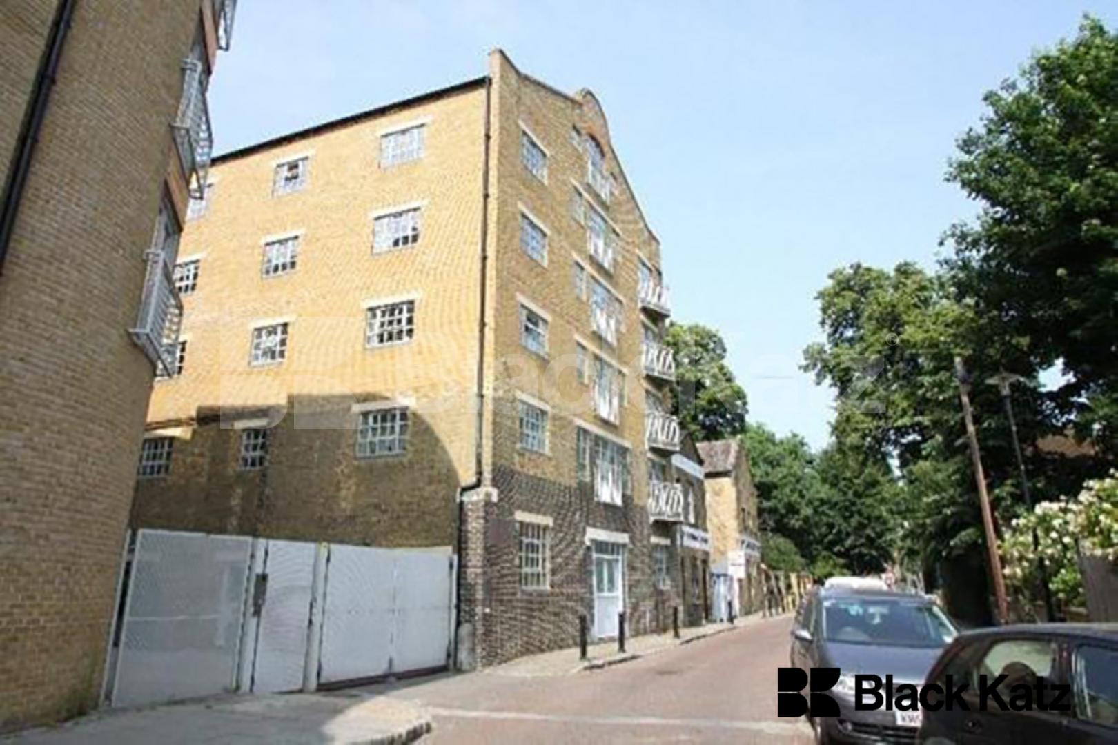  Boasting size, quality & location Bombay Court  St.Marychurch Street , Rotherhithe Village